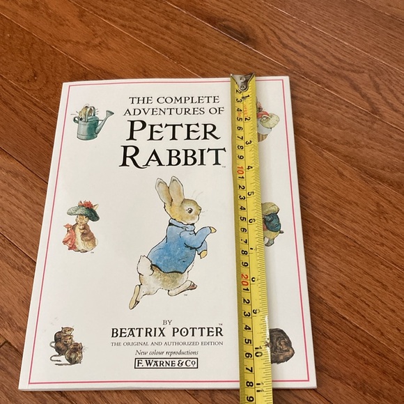 PETER RABBIT BASKET & BOOK BUNDLE ( free carrot plates!) - Picture 16 of 16